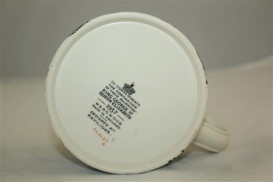 Eric Ravilious for Wedgwood. A 1937 George VI coronation mug, 10cm